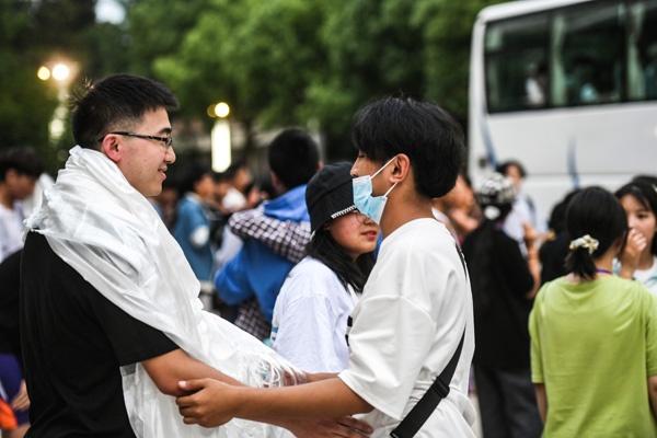 合肥:西藏班高三学子离别