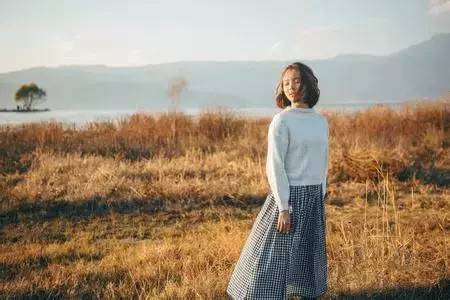 两个人在一起如果感情没了,互相伤害,就是最熟悉的陌生人,那种难受