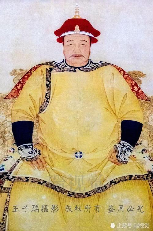 清朝12个皇帝标准像有的像豆芽菜3个皇帝绝后仔细看面相都带着呢