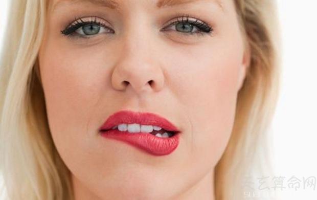 女人嘴巴歪的面相分析嘴巴歪的女人容易情绪化
