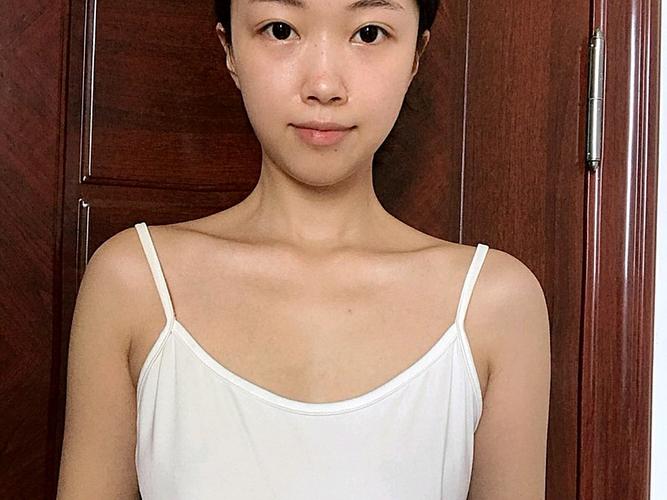 只有平胸的女人才最渴望摘掉