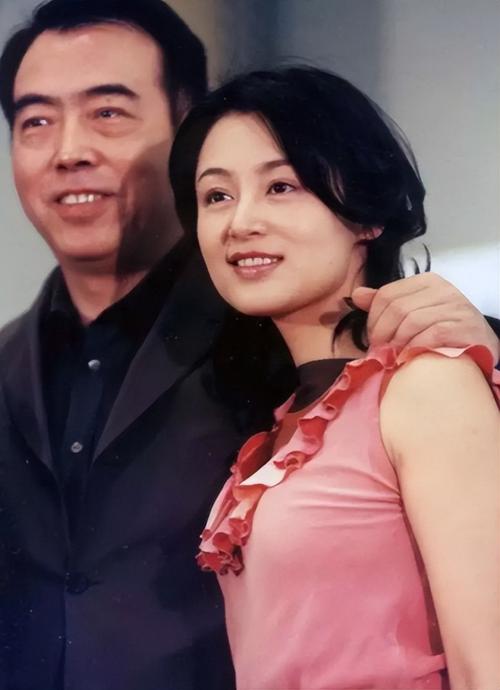演员陈红背负小三骂名3年嫁大自己17岁导演现婚姻生活如何
